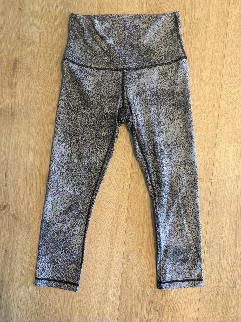 Lululemon Wunder Under Crop Hi-Rise leggings Spray Jacquard White Black Size 8